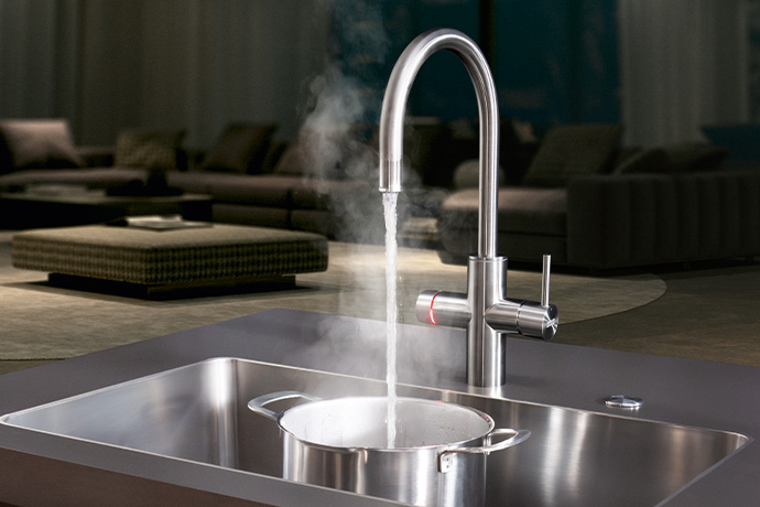 Avec le Mythos Water Hub 6-en-1, Franke propose l’eau bouillante instantanée