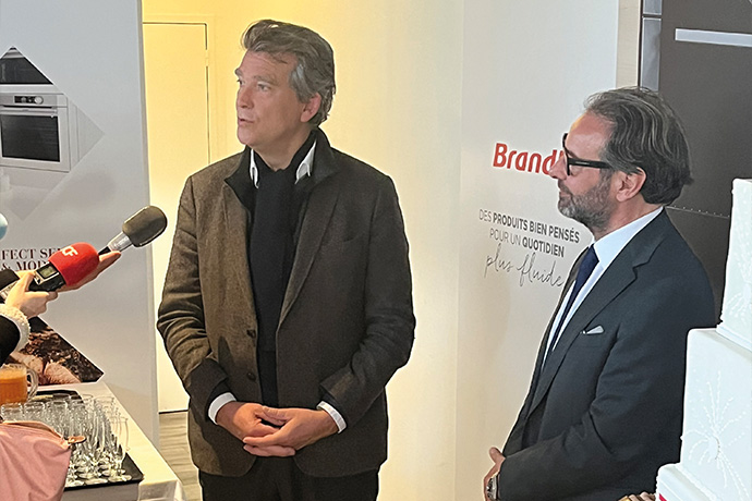 Brandt célèbre ses 100 ans  en levant le voile sur son usine  de Saint-Jean-de-la-Ruelle