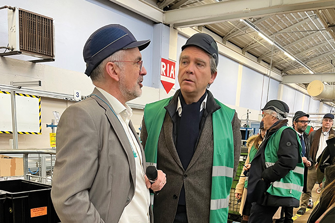 Brandt célèbre ses 100 ans  en levant le voile sur son usine  de Saint-Jean-de-la-Ruelle