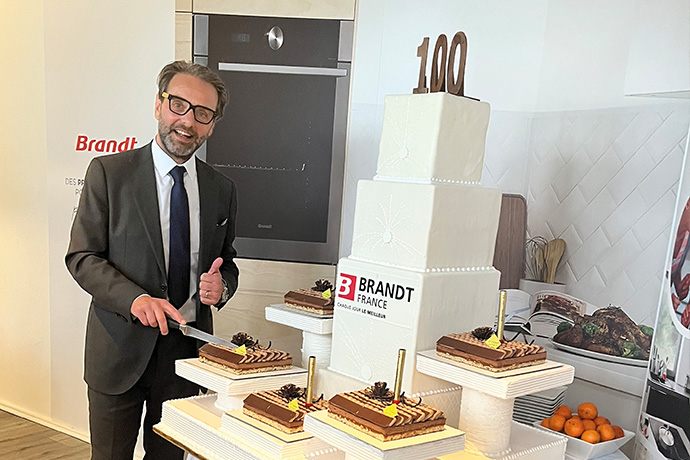 Brandt célèbre ses 100 ans  en levant le voile sur son usine  de Saint-Jean-de-la-Ruelle