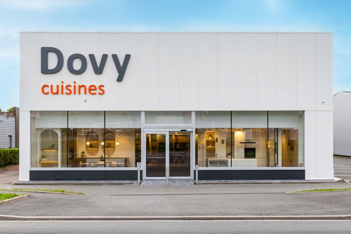 Cuisines Dovy ouvre un 3<sup>e</sup> showroom en France, à Lomme, et fête ses 45 ans