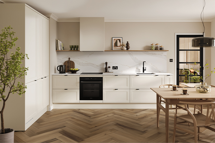 Howdens rhabille son catalogue cuisine avec Frome et Winterton Brillant