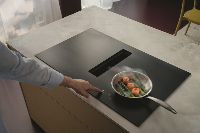Franke dévoile ses tables aspirantes 2gether pour une cuisine plus fluide