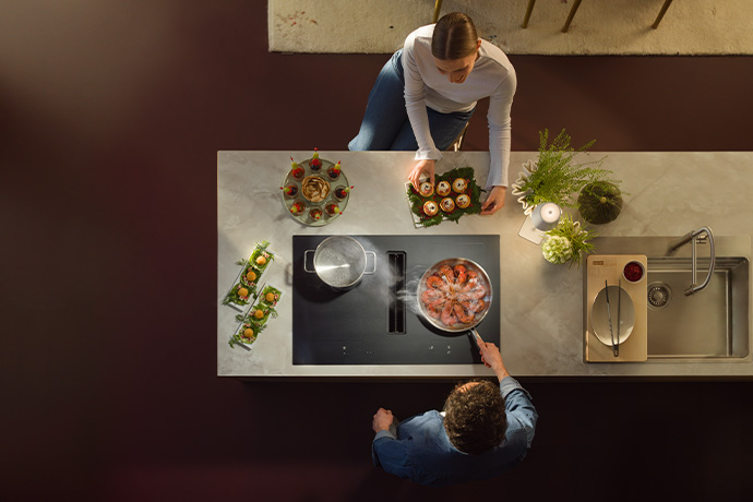 Franke dévoile ses tables aspirantes 2gether pour une cuisine plus fluide