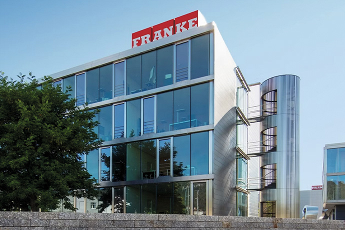Franke dévoile ses tables aspirantes 2gether pour une cuisine plus fluide