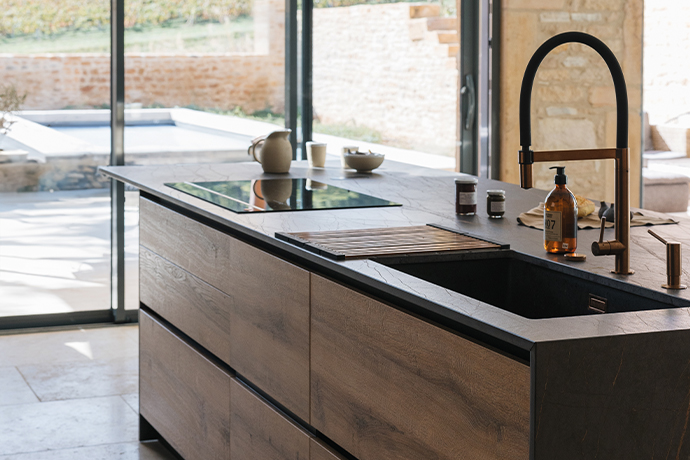 MOREL : le bois comme signature, l’artisanat comme héritage
