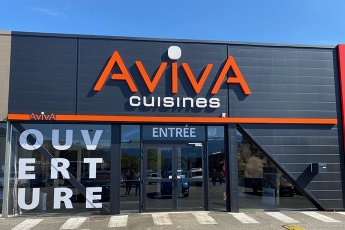 95, 96… le décompte continue jusqu’au 100<sup>e</sup> magasin Cuisines AvivA