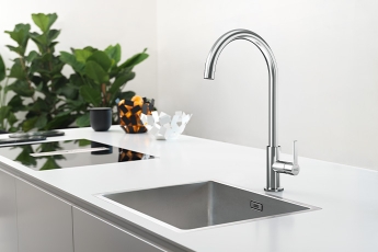 Franke célèbre le retour du chrome avec la gamme Maris Slim