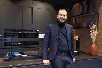 Cuisines Références :  <em>« Avec nos poseurs, une relation de confiance et de qualité »</em> 
